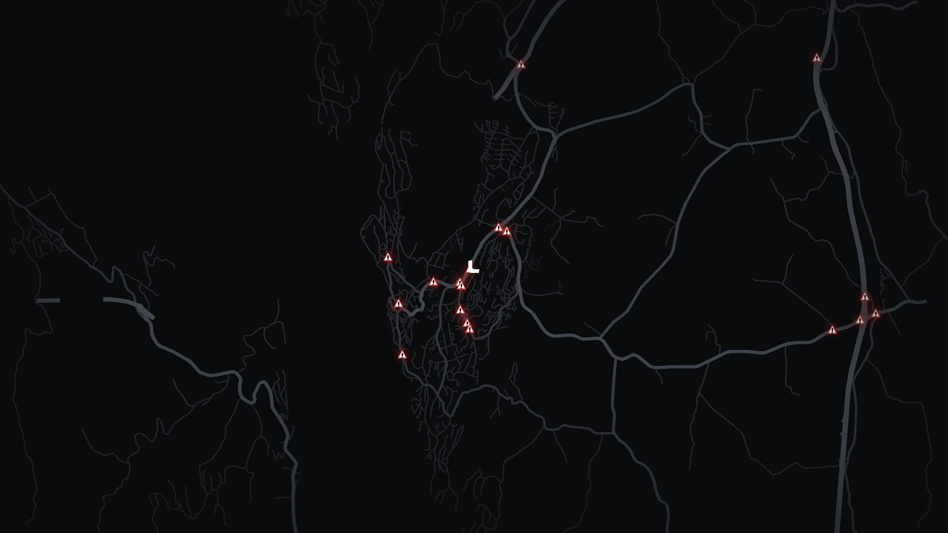 Mørkt kart rundt Drøbak trafikkstasjon med 18 farlige steder merket med røde varseltrekanter.